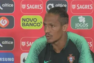 "Para mim, estar aqui neste Mundial, com tantos grandes jogadores, já é uma vitória. Mesmo não jogando, sou feliz"