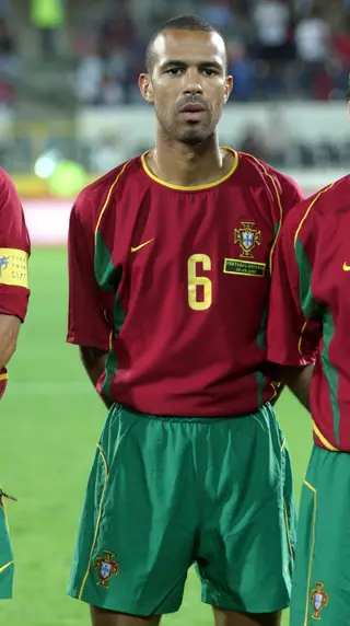 Costinha já com a camisola 6 da seleção