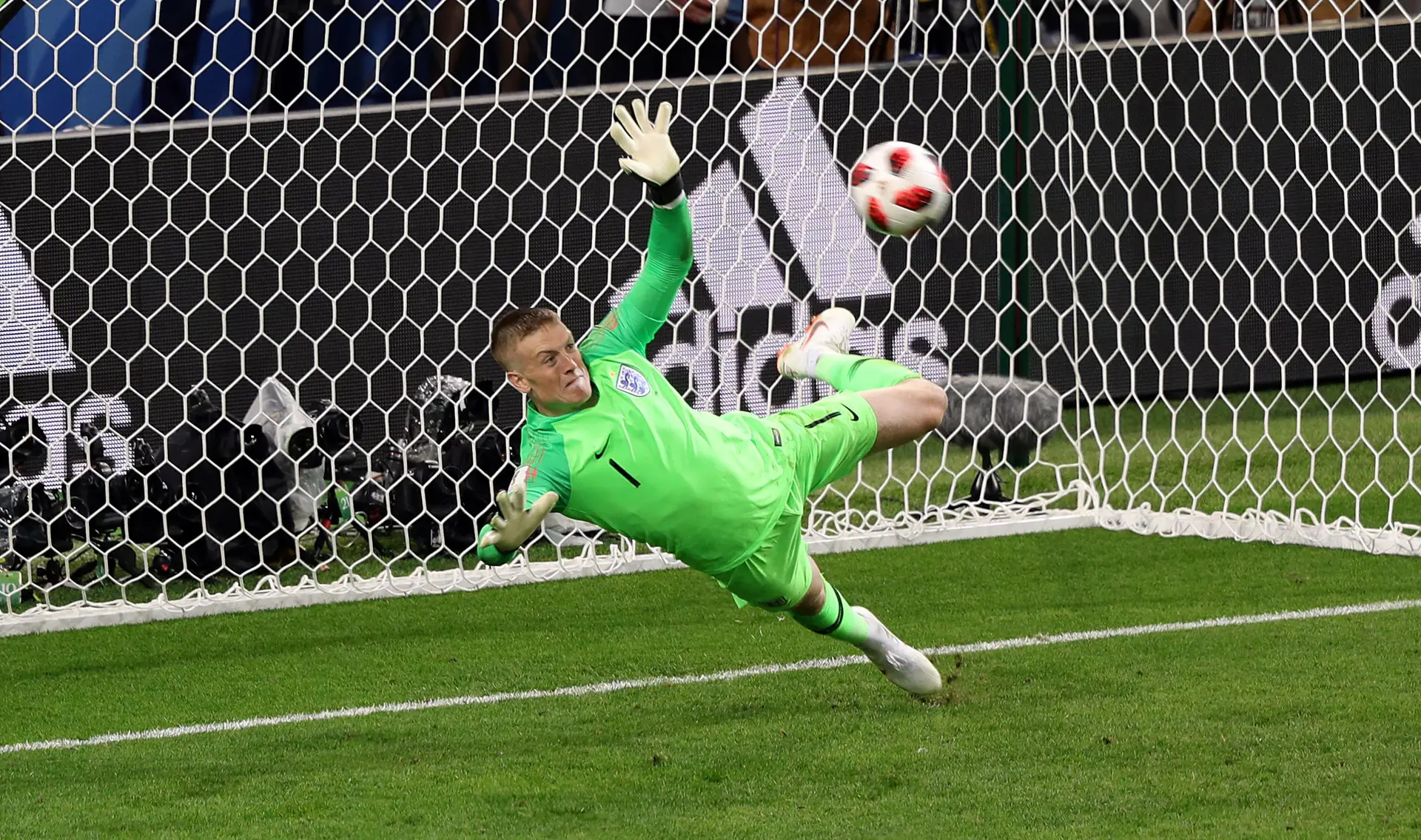 Jordan Pickford, o número inglês que foi herói nos penáltis frente à Colômbia