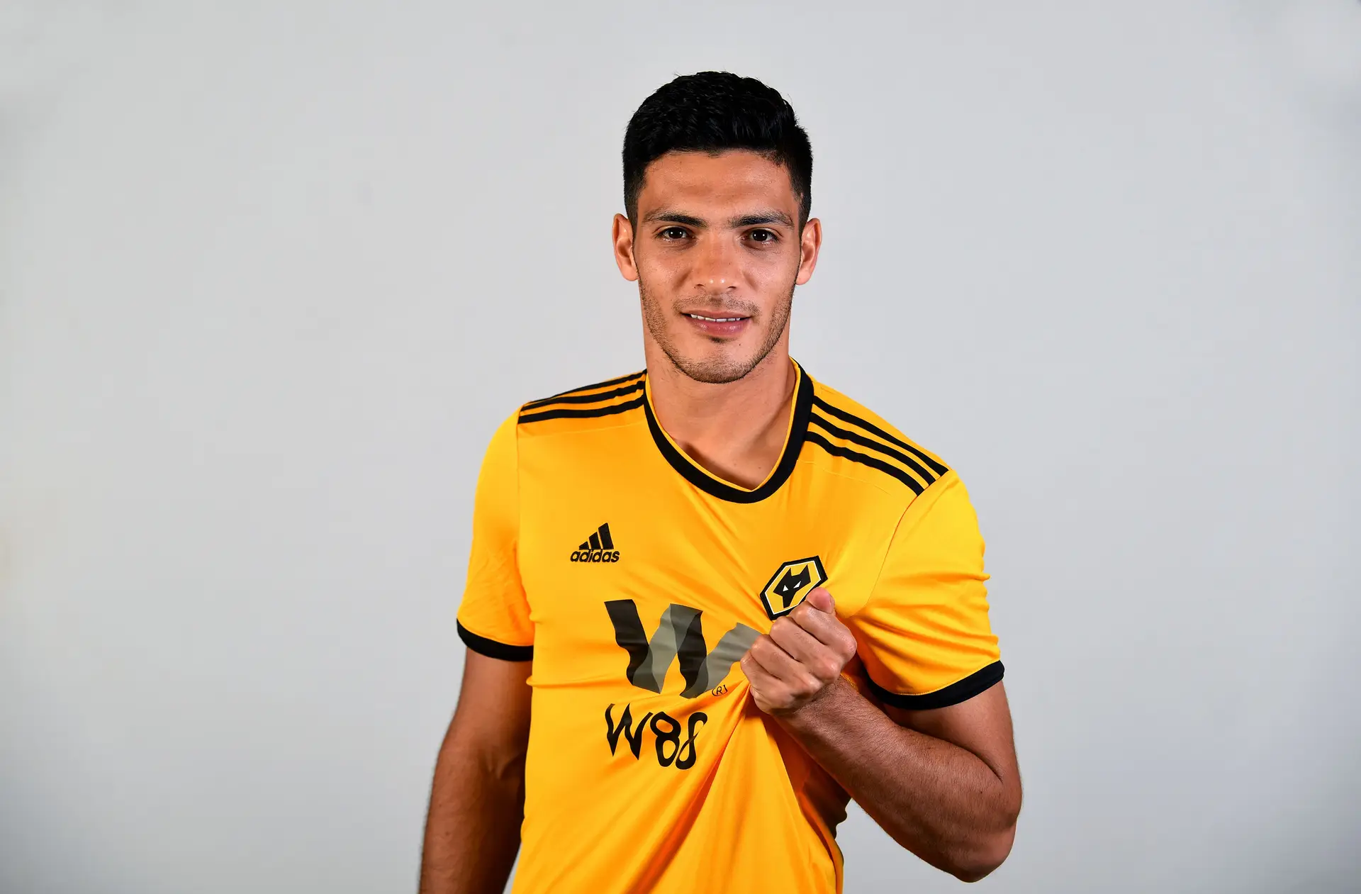 O ponta-de-lança Jiménez jogou três épocas no Benfica antes de viajar para o Wolverhampton