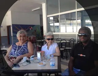 Da esquerda para a direita, a mãe, uma tia e o pai de José Soares