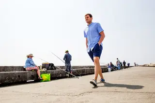 Iker Casillas perto do Farolim de Felgueiras, na Foz do Douro, no Porto, na segunda vez que o Expresso o fotografou 