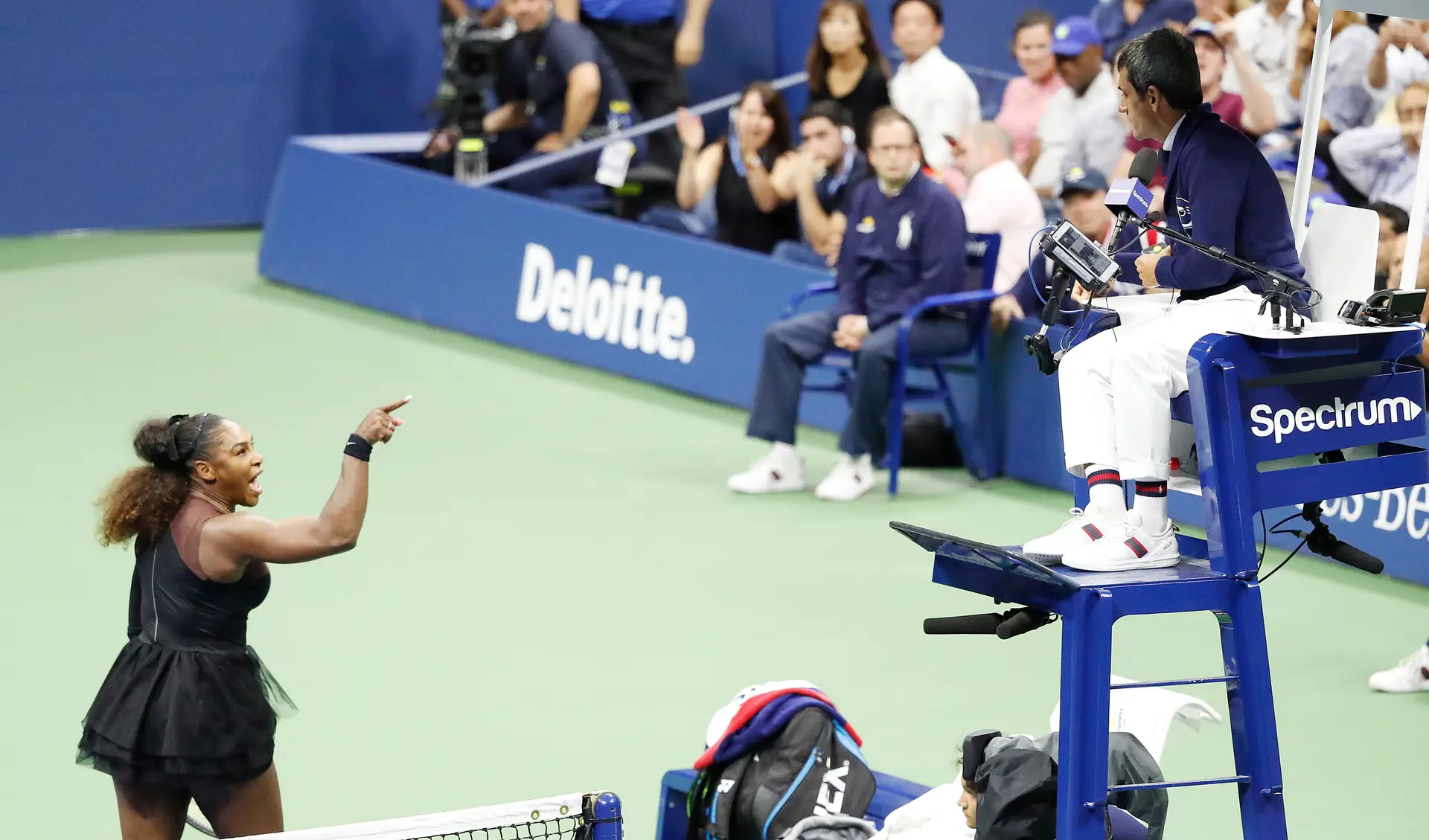Serena Williams multada em 15 mil euros por chamar “ladrão” a árbitro português