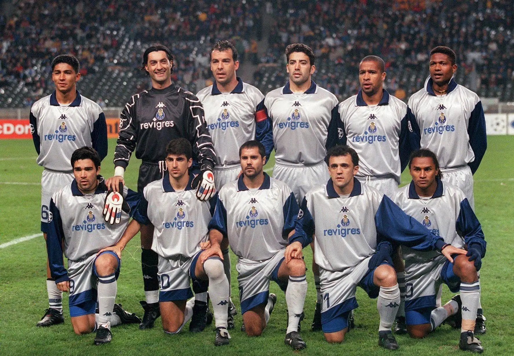 Jorge Costa num jogo da Liga dos Campeões 99/00, contra o Hertha. Em pé, da esquerda para a direita: Mário Jardel, Baía, Jorge Costa, Capucho, Chaínho, Aloísio; em baixo: Deco, Paulinho Santos, Secretário, Drulovic, Esquerdinha