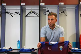 Hugo Falcão iniciou a carreira de treinador em 2011/2012, precisamente no Cova da Piedade, como estagiário