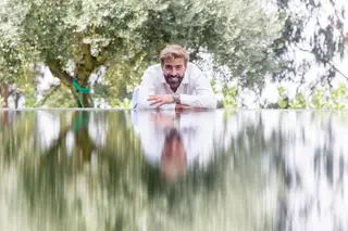Ricardo, no dia da entrevista, junto à piscina da sua casa
