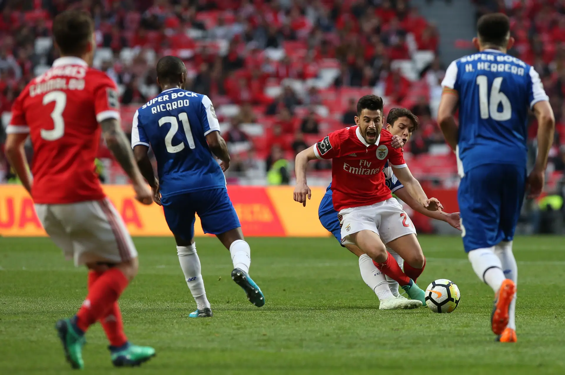 Messi resolve um jogo cheio de cálculos, Esportes