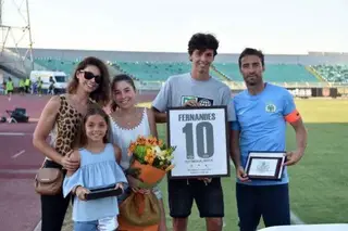 Ricado, à direita, com a família, no dia da festa de despedida dos relvados, já este ano.