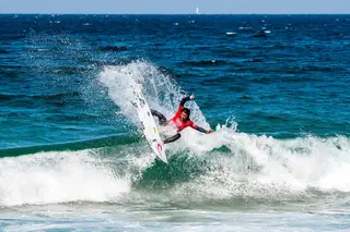 Miguel Blanco afastado pelo campeão mundial Gabriel Medina