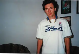 Rui com a camisola do Daewoo Royals, da Coreia