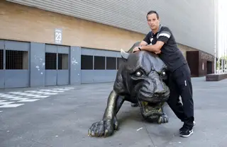 Petit à porta do estádio do Bessa, já como jogador-treinador do Boavista