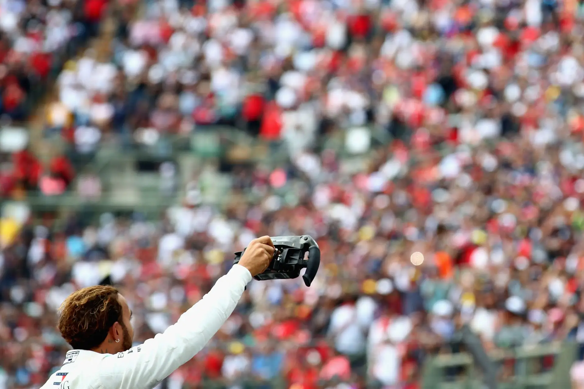 Lewis Hamilton conquista quinto título de campeão