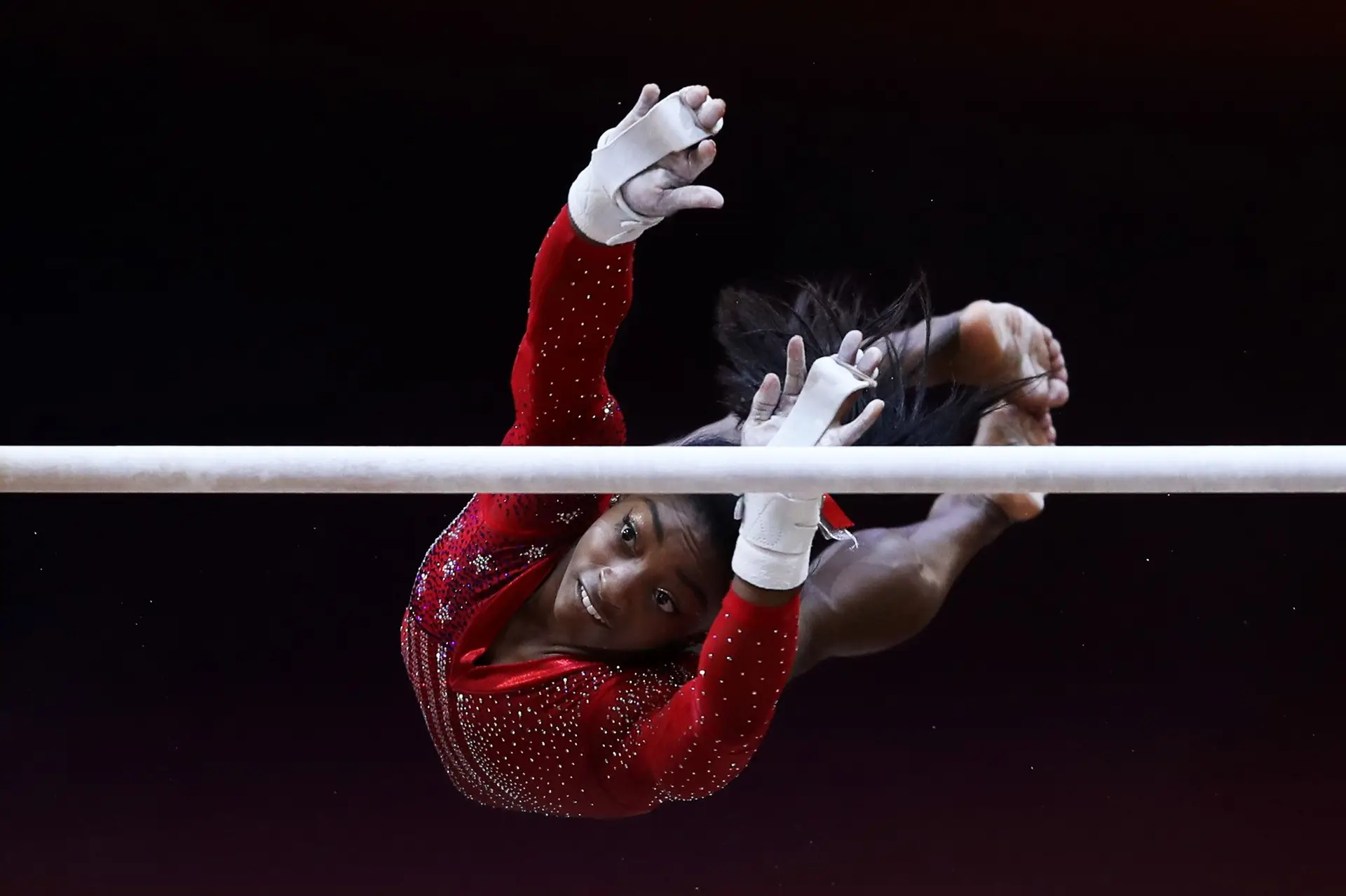 Simone Biles tem uma pedra nos rins. Mas nem “Doha pearl” a impediu de vencer mais um título mundial de ginástica