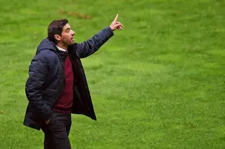 Abel Ferreira: "Prometo a partir de agora ver os jogos com algemas nas costas para não mexer os braços"