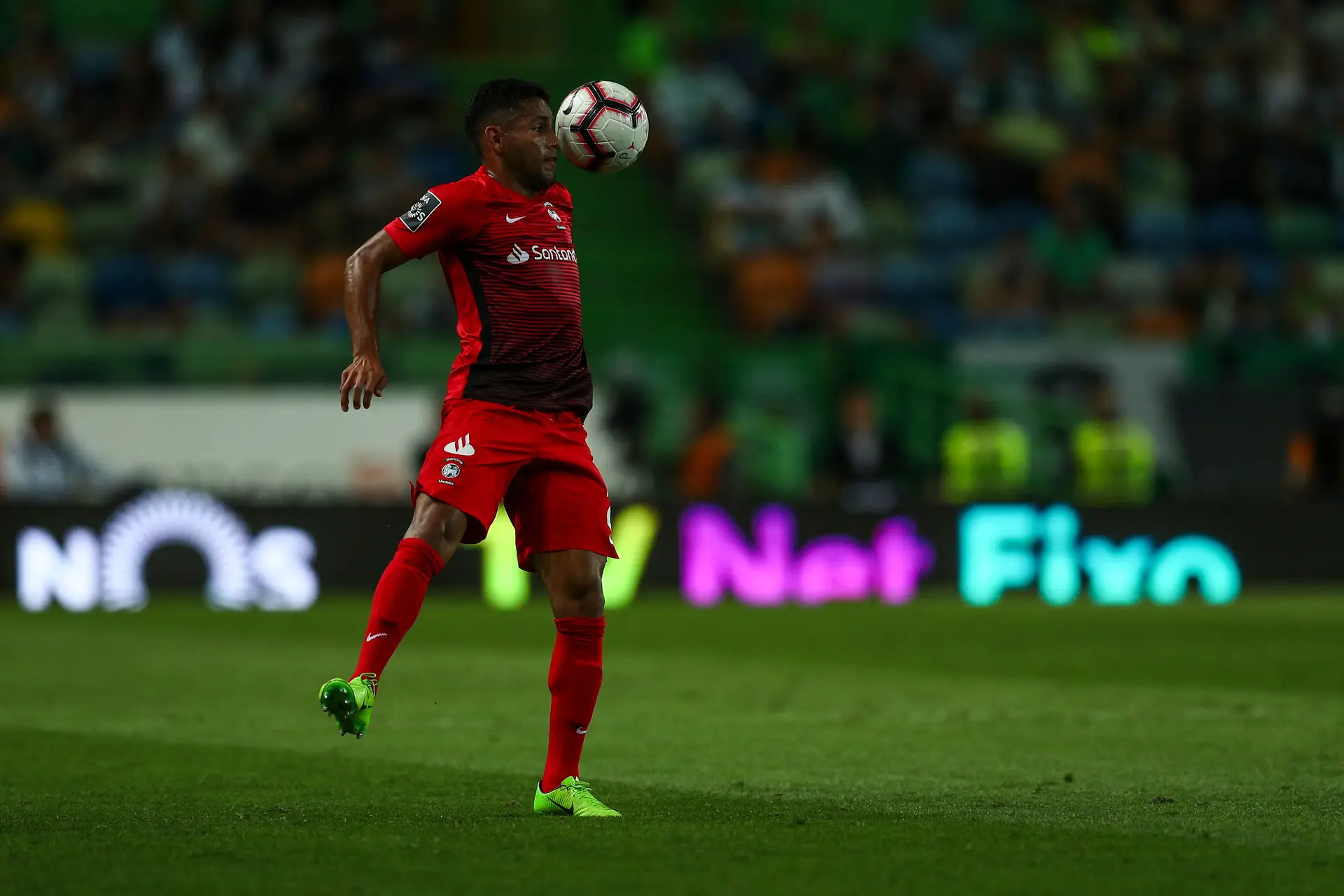 Jogo no Dragão. Árbitro confiou cegamente no VAR numa situação especial