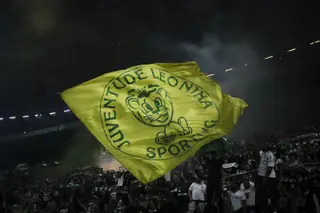 Tribuna Expresso Grandes Jogos Drogas Amor Lealdades E Violencia Uma Viagem De Cinco Meses A Claque Mais Poderosa Do Sporting