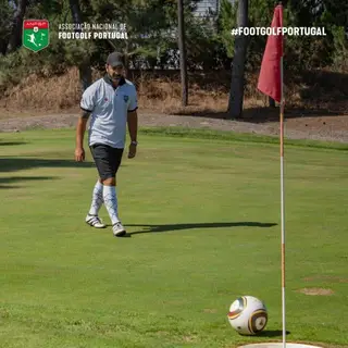 Num torneio de footgolf