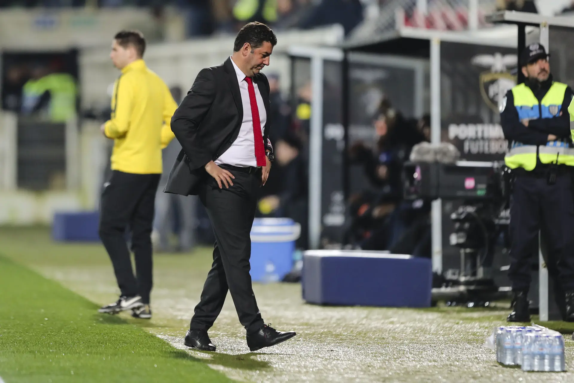 Rui Vitória: "Foi um jogo atípico. Não me lembro de ver dois auto-golos do Benfica. Estes erros pagam-se caro"