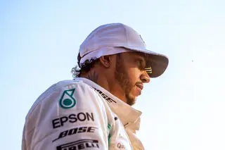 Lewis Hamilton não adora a ideia de uma F1 sem adeptos nas bancadas, mas "sempre é melhor do que nada"