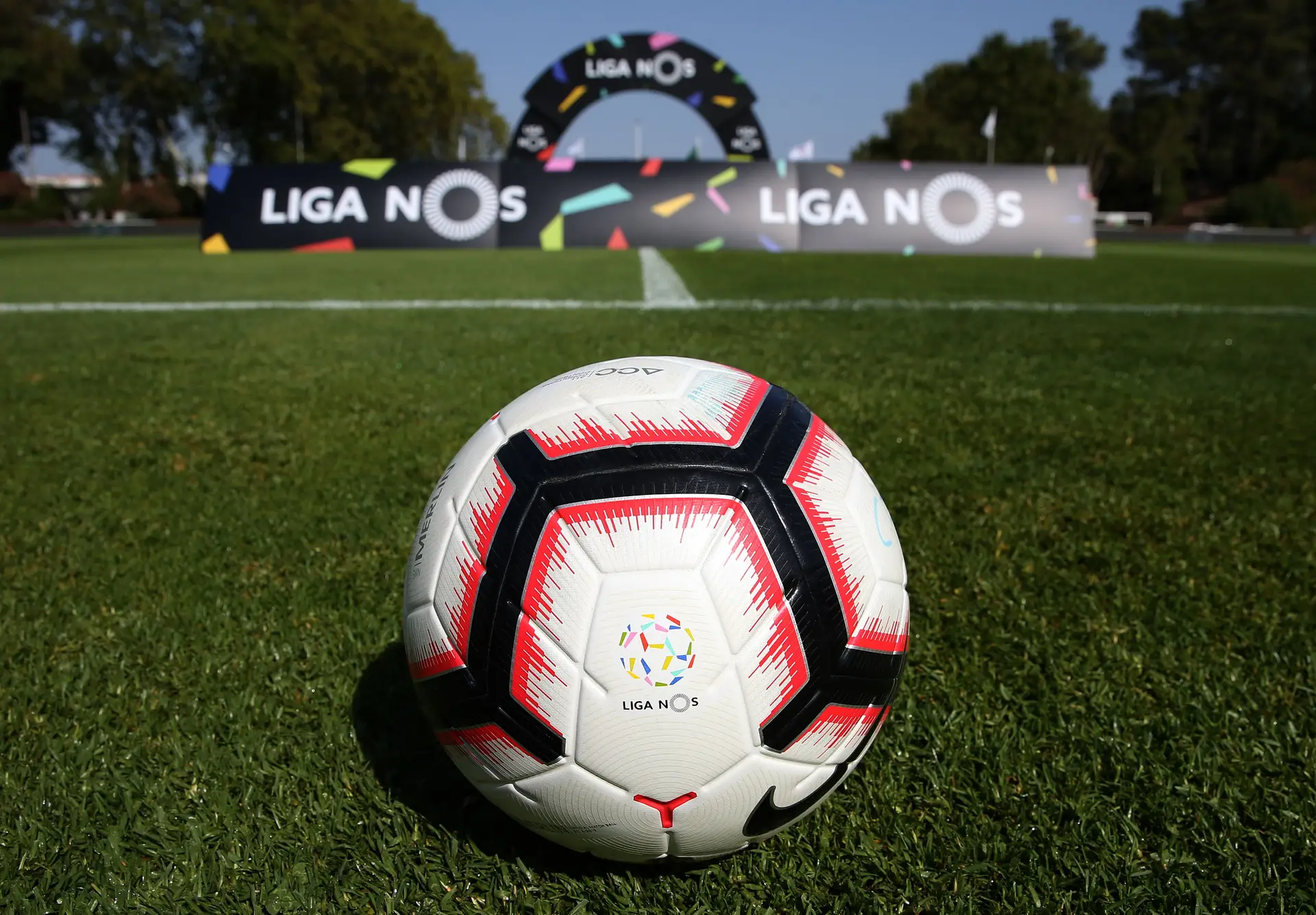 Como uma discreta comissão de seis dígitos acabou em tribunal: o estranho negócio Reinildo, ex-Benfica B