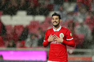 Vídeo: André Almeida cruzou e Pizzi encostou para o 2.º golo do Benfica