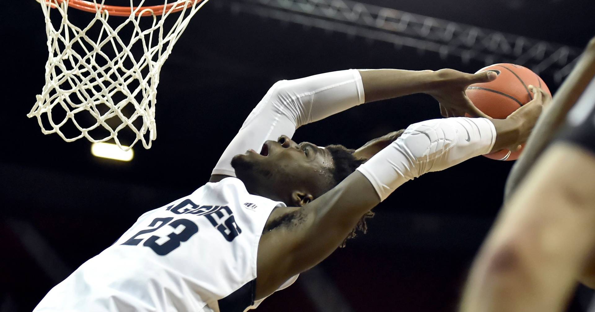 Português brilha no basquetebol universitário americano e sonha com a NBA