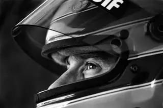 Ayrton morreu de capacete na cabeça, enquanto um capacete me acertava pelas costas