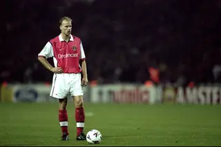 “Dennis Bergkamp, Dennis Bergkamp, Dennis Bergkamp, awwwwww!!” - o bailarino genial faz 51 anos