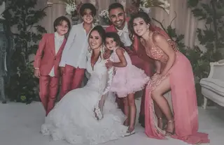 A foto de casamento de Carlos Martins, com a mulher e filhos