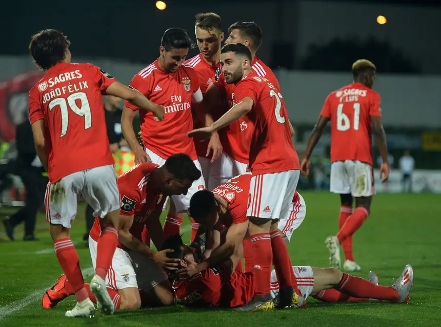 Tribuna Expresso Grandes Jogos Tal Como Ruben Dias Um Azar Do Kralj Ja So Pensa Em Beber Um Barril De Cerveja Por Um Tubo De Mangueira No Final Do Proximo Jogo