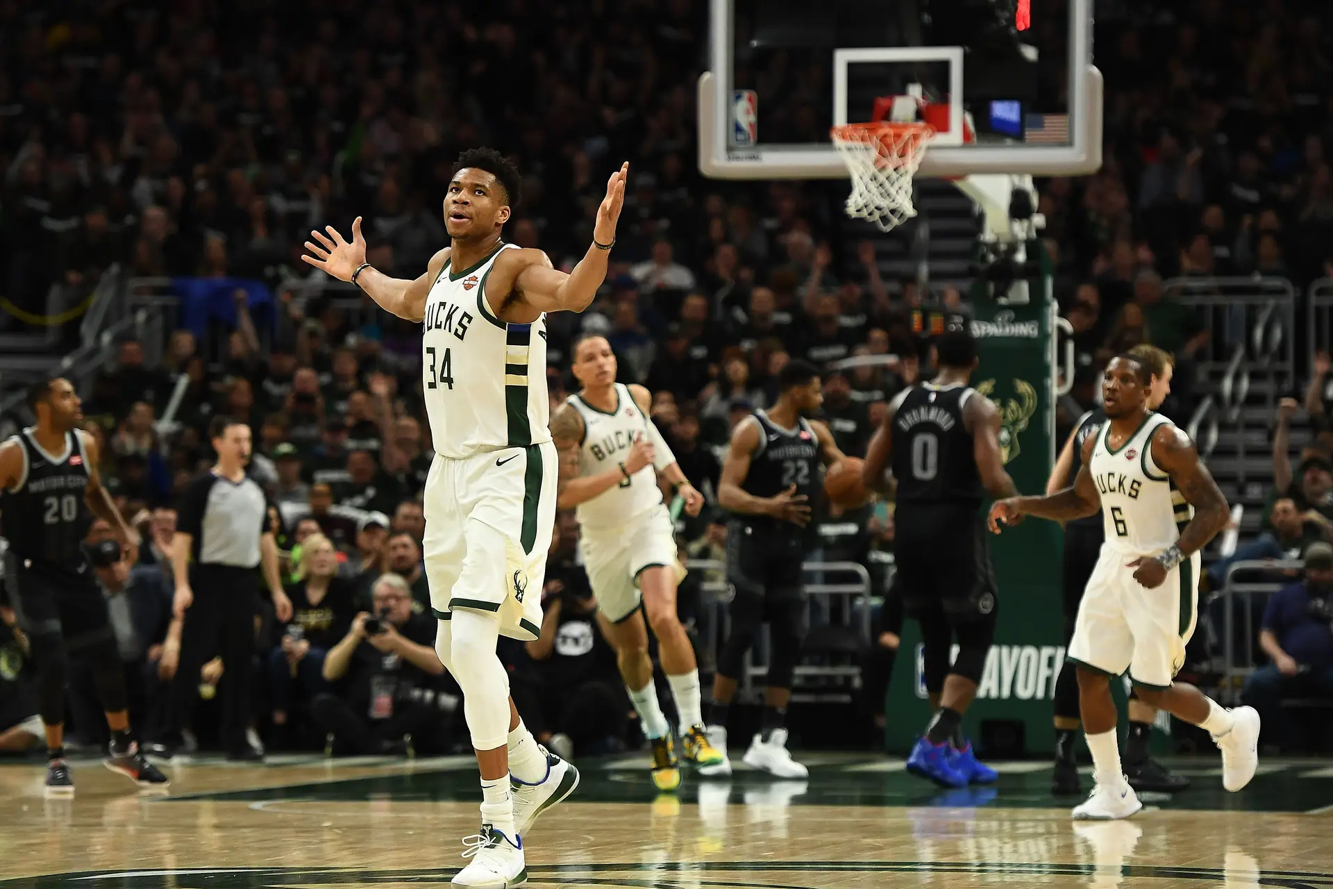Milwaukee Bucks boicotam jogo dos playoffs em protesto contra o racismo e violência policial no Wisconsin