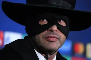 Paulo Fonseca vestiu-se de Zorro quando o Shakhtar passou a fase de grupos da Champions, em 2017/18