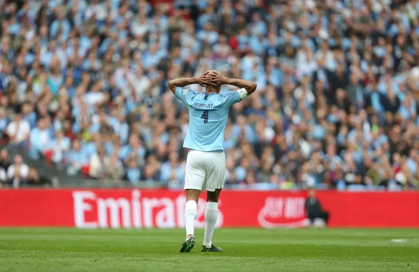 Jogador-técnico, Kompany é apresentado no Anderlecht e diz: “Ainda