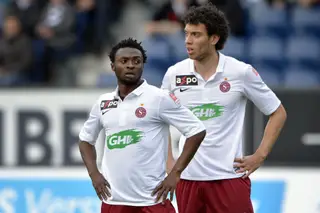 Roderick (à direita) jogou no Servette, da Suíça