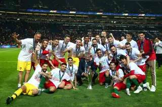 Mais vale o proveito do que a fama