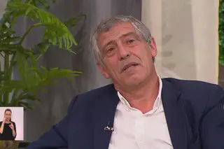 “Cheguei a casa convencido que ia haver foguetes. Disse-lhe ao almoço: ‘Pai, olhe, vou jogar para o Benfica’. E ele: ‘não vais’”