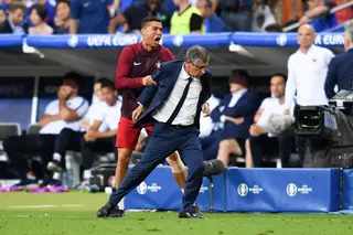 “O Europeu foi brutal. O Ronaldo nas minhas costas a gritar: ‘Ó velho, ó velho, a gente já ganhou’. É carinhoso, trata-me como a um pai”