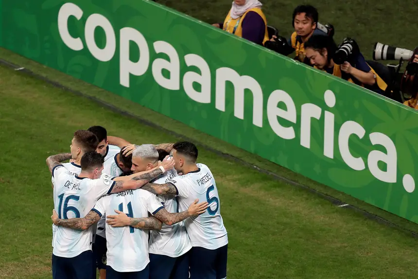 Tribuna Expresso | Copa América: Argentina segue em frente ...