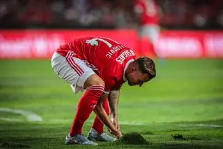 Sacríficio, compromisso, abnegação, entrega, sangue, suor e lágrimas. Futebol é que está quieto: eis Seferovic, por um Azar do Kralj