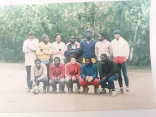 A equipa dos PALOP. Paulo Barbosa é o terceiro em baixo