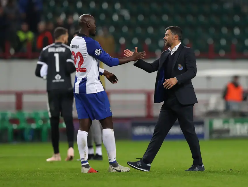 Tribuna Expresso Grandes Jogos Danilo E Sergio Conceicao Discutiram Porque O Treinador Se Atrasou Para Jantar Sem Avisar Seguiu Se Um Insulto E Agora Uma Bronca