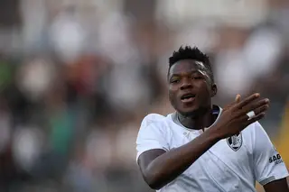 Vitória de Guimarães goleia e avança na Liga Europa