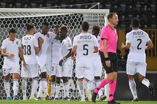 Romenos ou checos no caminho do Vitória de Guimarães