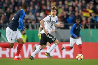 Sem Chiquinho, Waldschmidt reaparece nos jornais