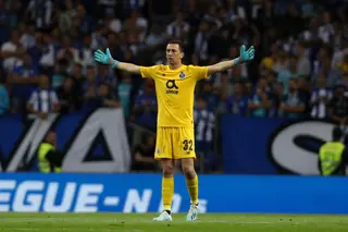 Lá Em Casa Mando Eu deixa uma sugestão: em vez do techno manhoso, ponham a música do Titanic sempre que Marchesín tocar na bola