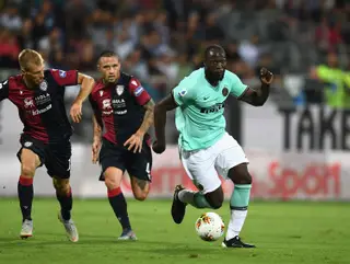 Ultras do Inter avisam Lukaku que sons de macaco “não são racismo” [reticências]