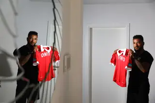 Carlitos guarda a camisola que envergou no Benfica