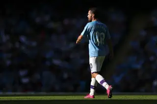 Bernardo, Bernardo, Bernardo, leva a bola para casa