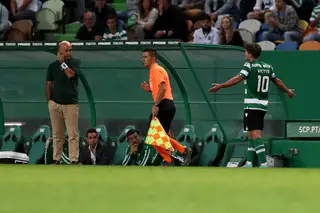 Sportinguistas de todo o mundo: muni-vos da paciência de Job para continuar a amar o Sporting Clube de Portugal. Porque não está fácil