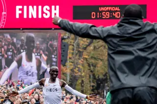Não foi à Lua, mas quase: Kipchoge é o primeiro humano a correr a maratona em menos de duas horas